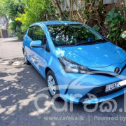 TOYOTA VITZ 2015