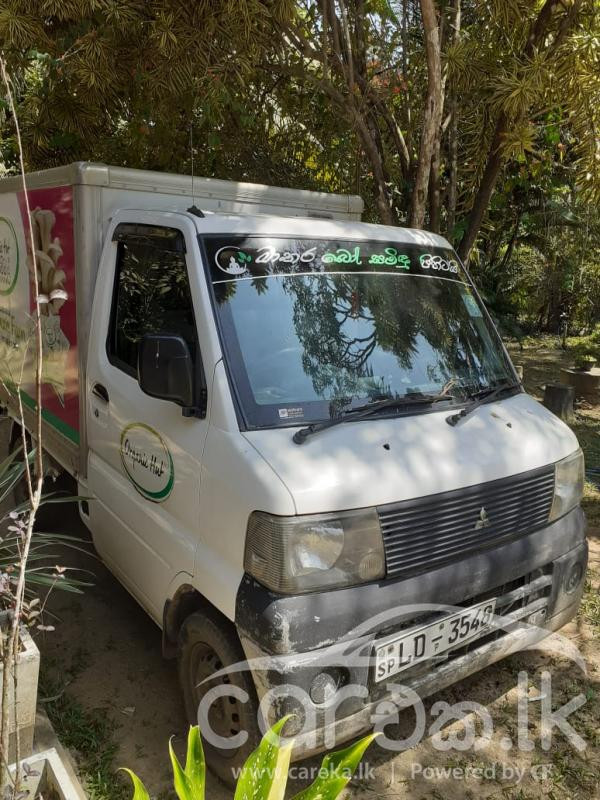 MITSUBISHI MINICAB GD U61T 2002