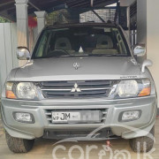 MITSUBISHI PAJERO 2001