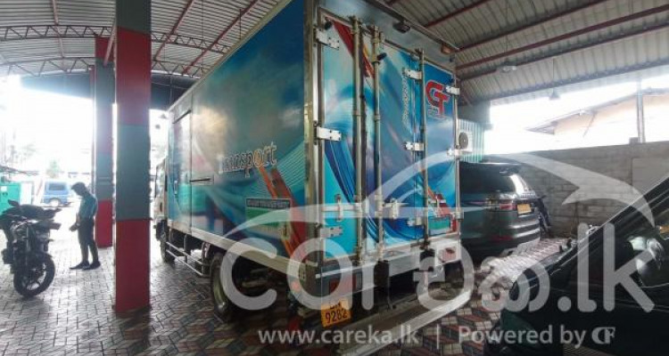 ISUZU ELF FREEZER 2011