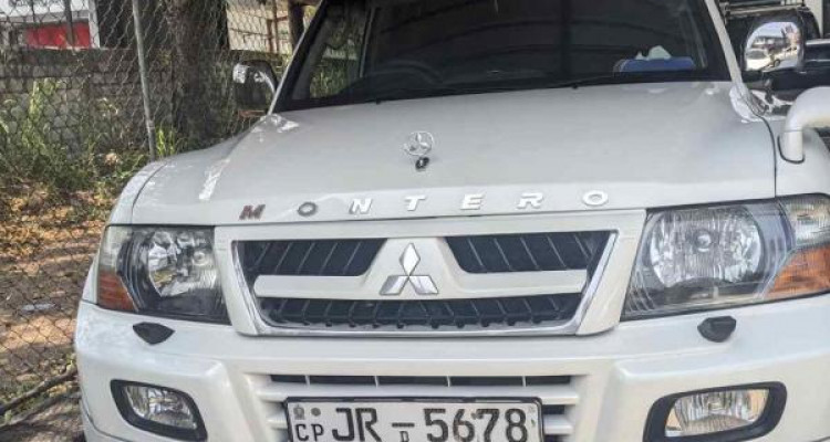 MITSUBISHI MONTERO 2001