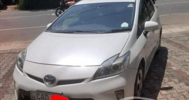 TOYOTA PRIUS 2013