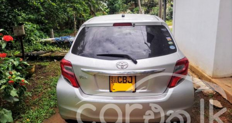 TOYOTA VITZ 2016