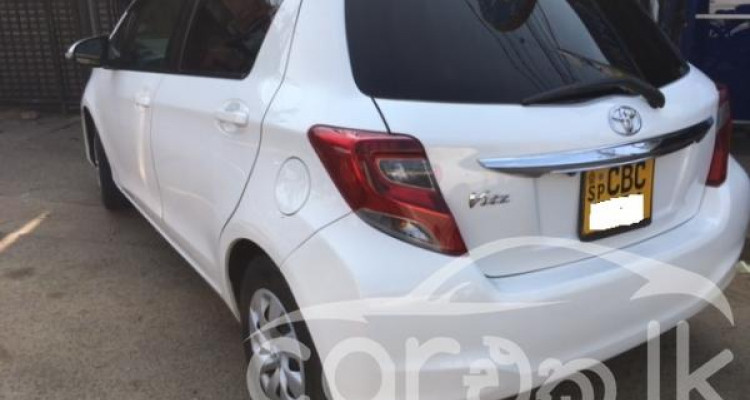 TOYOTA VITZ 2015