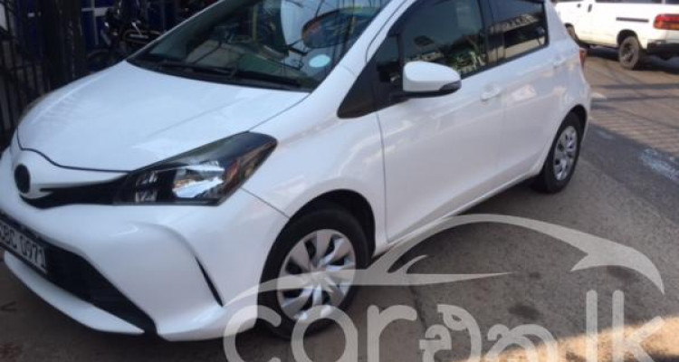 TOYOTA VITZ 2015