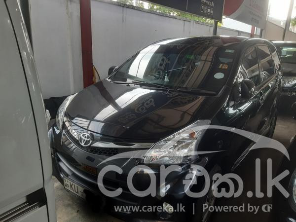 TOYOTA AVANZA 2012