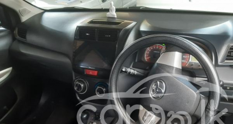 TOYOTA AVANZA 2012