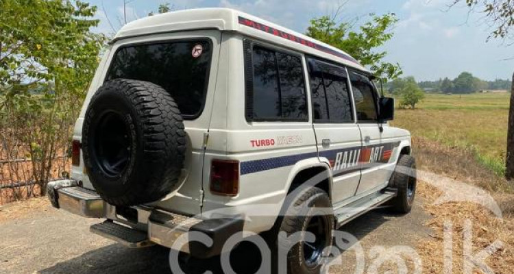 MITSUBISHI PAJERO 1987