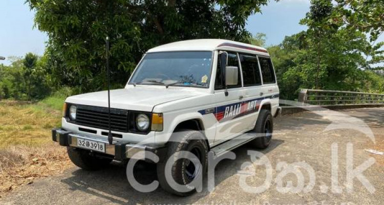 MITSUBISHI PAJERO 1987