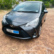 TOYOTA VITZ 2017