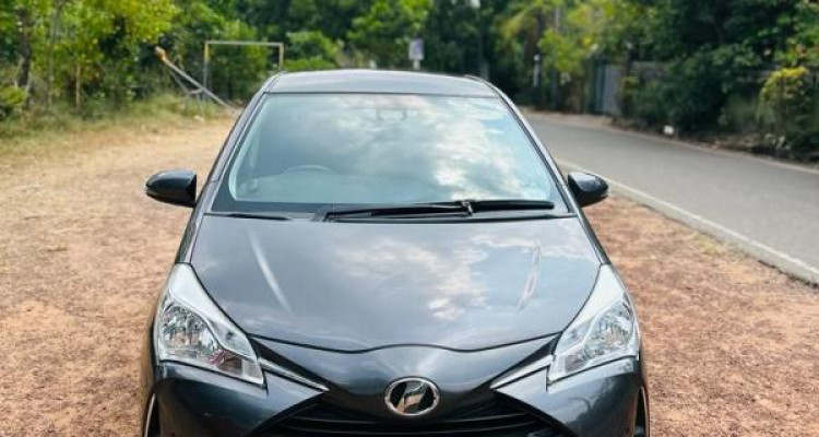 TOYOTA VITZ 2017