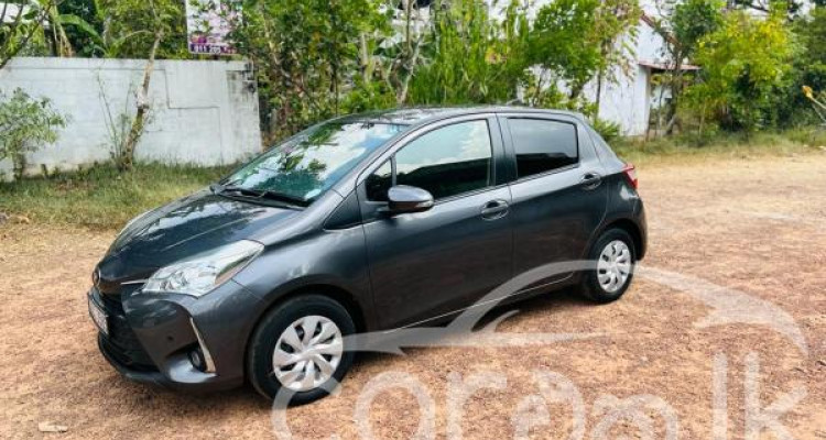 TOYOTA VITZ 2017