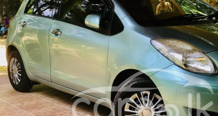 TOYOTA VITZ 2008