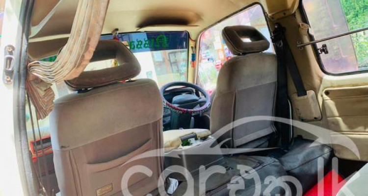 NISSAN CARAVAN 1994