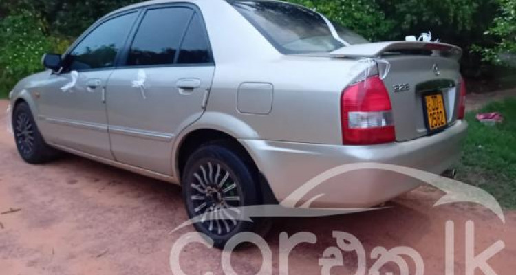 MAZDA 323 2000