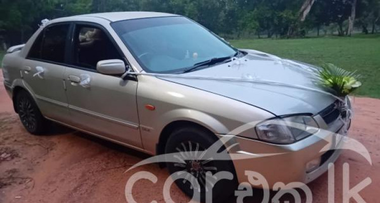 MAZDA 323 2000