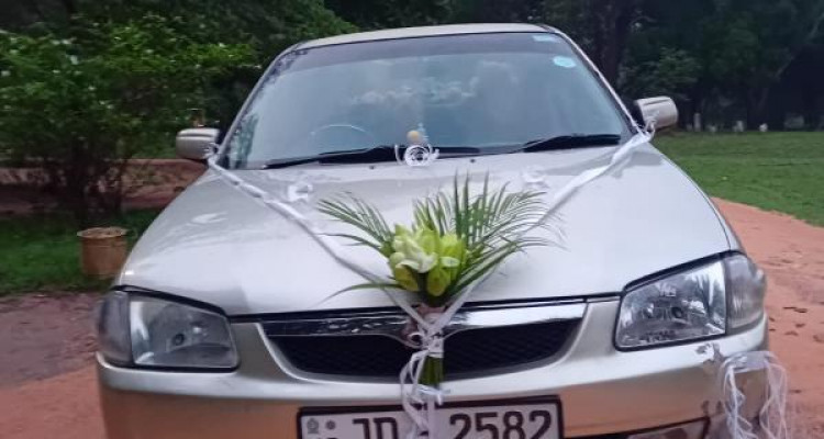 MAZDA 323 2000