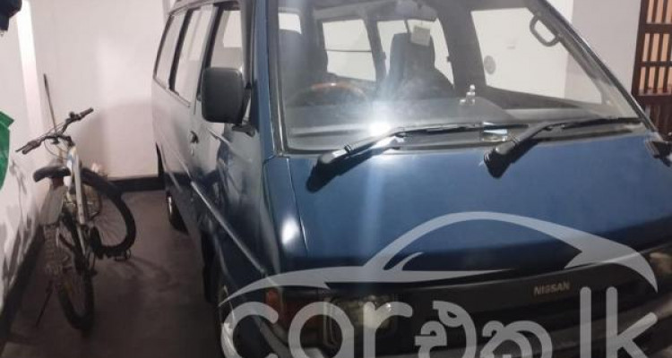 NISSAN LARGO 1993