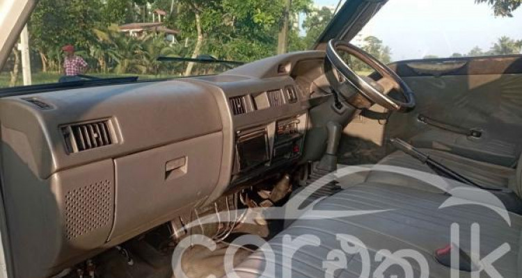 MITSUBISHI L300 2011