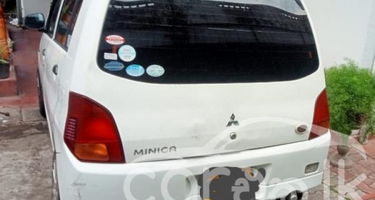 MITSUBISHI MINICA 2004