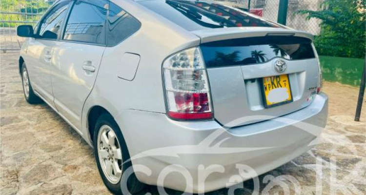 TOYOTA PRIUS 2011