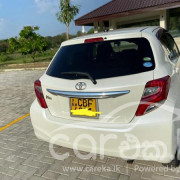 TOYOTA VITZ 2016