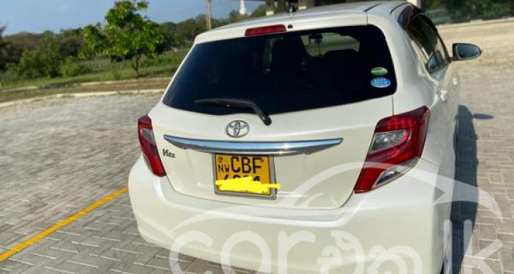 TOYOTA VITZ 2016