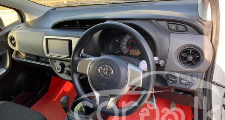 TOYOTA VITZ 2016