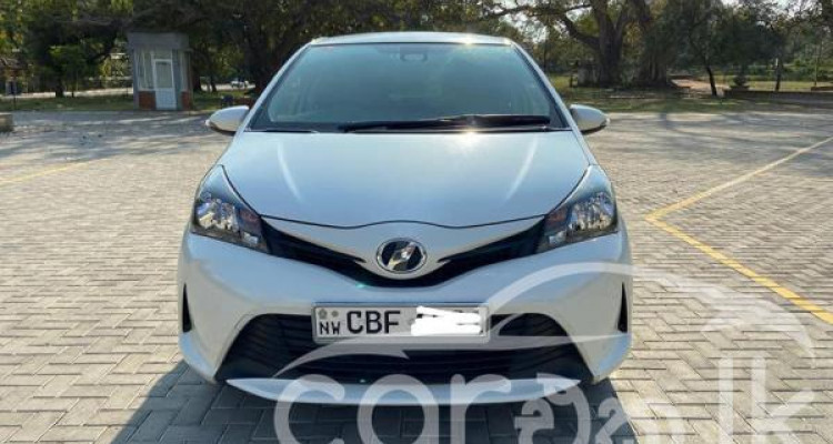 TOYOTA VITZ 2016