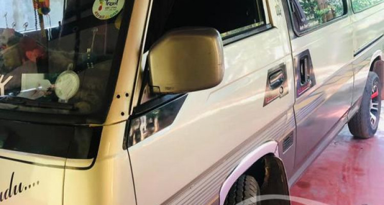 NISSAN CARAVAN 1987