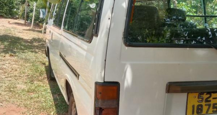 NISSAN CARAVAN 1987