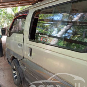 NISSAN CARAVAN 1998