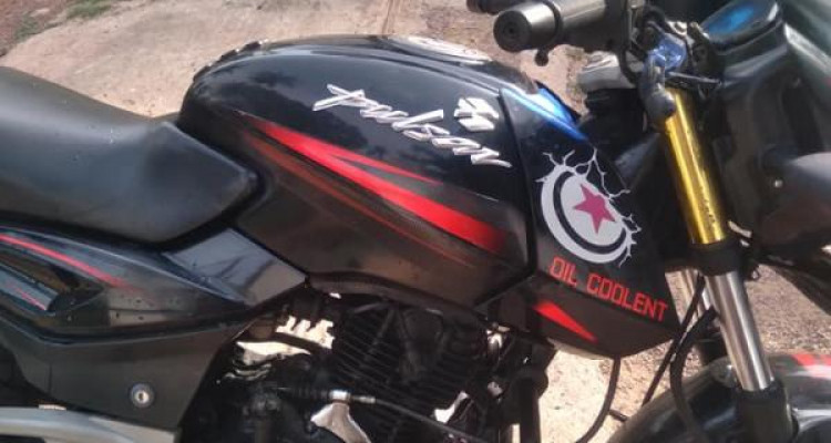 BAJAJ PULSAR 180 2010