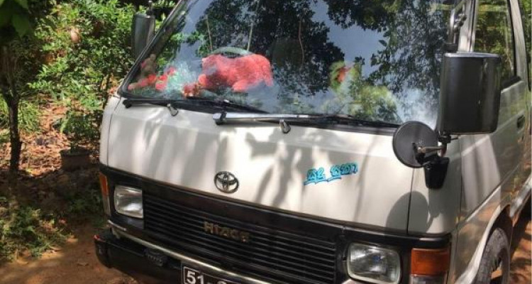TOYOTA HIACE LH61 1985