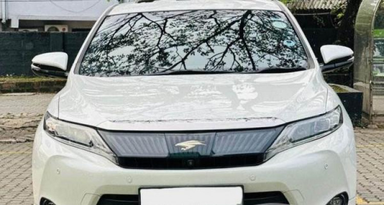 TOYOTA HARRIER PREMIUM 2015