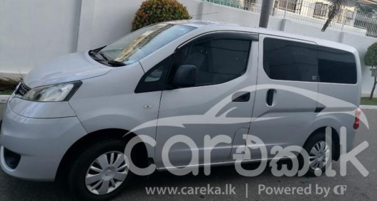 NISSAN NV200 2012