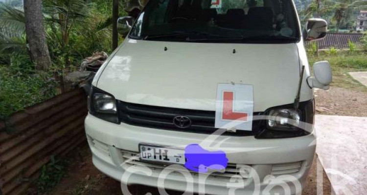 TOYOTA NOAH 1998