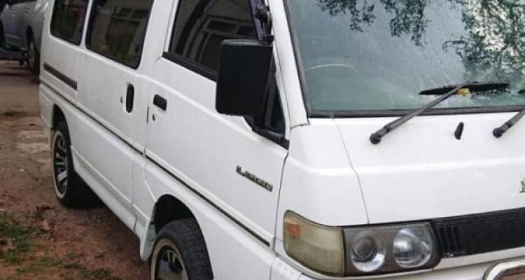 MITSUBISHI DELICA PO5 1995