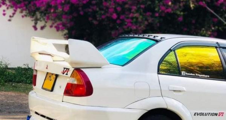 MITSUBISHI LANCER 2000
