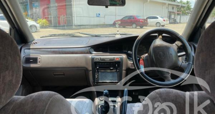 NISSAN BLUEBIRD 1998