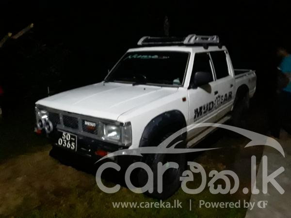 NISSAN DOUBLE CAB 1985