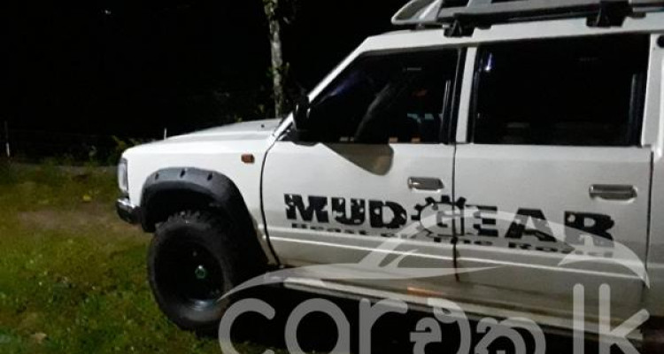 NISSAN DOUBLE CAB 1985