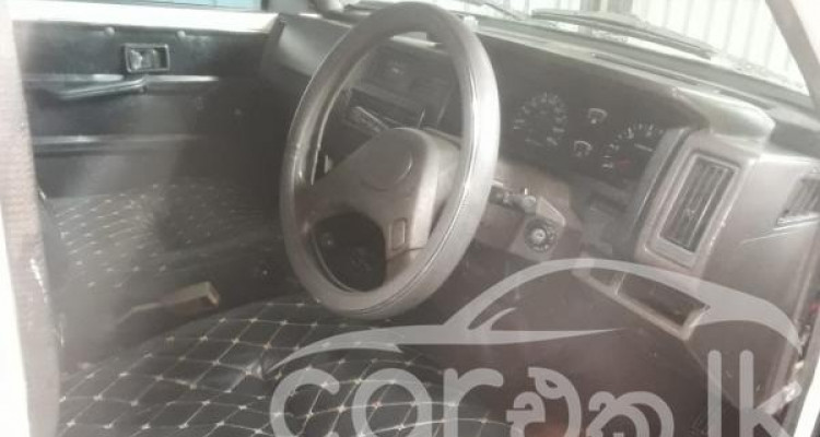 NISSAN DOUBLE CAB 1985