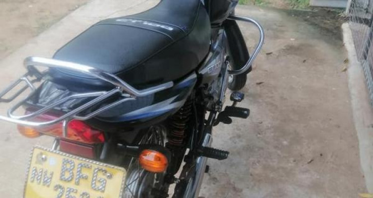 BAJAJ CT100 2017