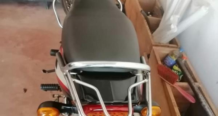 BAJAJ CT100 2018