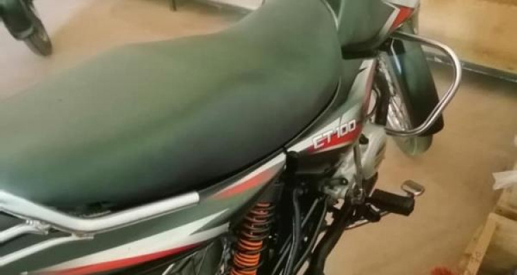 BAJAJ CT100 2018
