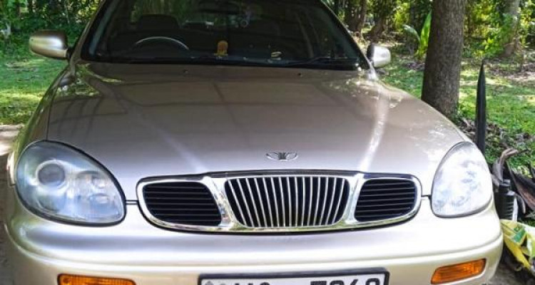DAEWOO LEGANZA 2000