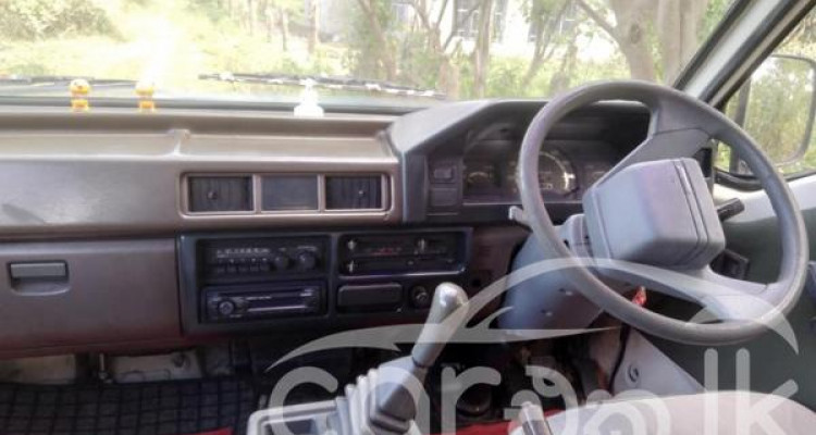 MITSUBISHI DELICA PO5 1987