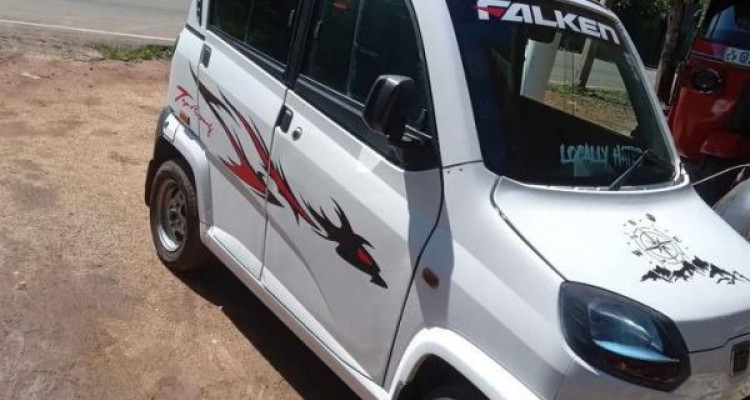 BAJAJ QUTE 2018