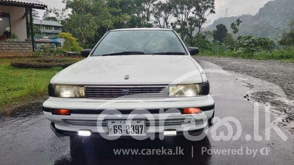 NISSAN BLUEBIRD SU12 1992